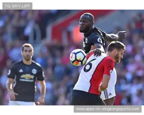 卢卡库横敲门前补射成就关键瞬间