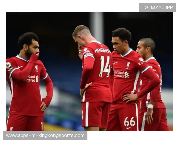 法蒂短传配合撕破中卫防线