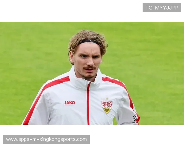 拜仁德里赫特角球头槌锁定胜局，成为足球场上的新传奇