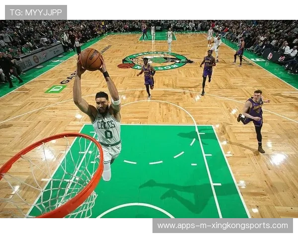 凯尔特人弧顶传球撬动对方防线