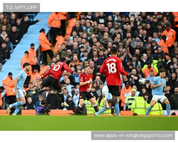 拉什福德任意球掠过人墙直入网窝