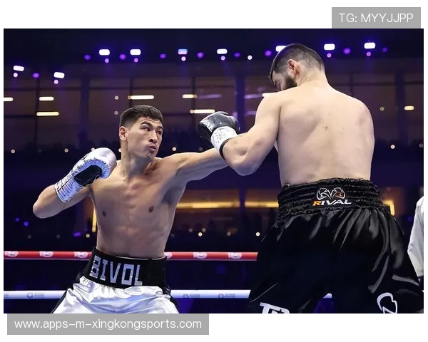 比沃尔重拳击退贝特比耶夫，三番战震碎拳坛