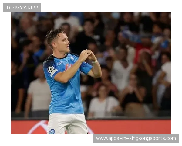 那不勒斯泽林斯基脚后跟助攻前锋门前补射破门,惊艳全场! 那不勒斯泽林斯基脚后跟助攻前锋门前补射破门,惊艳全场!